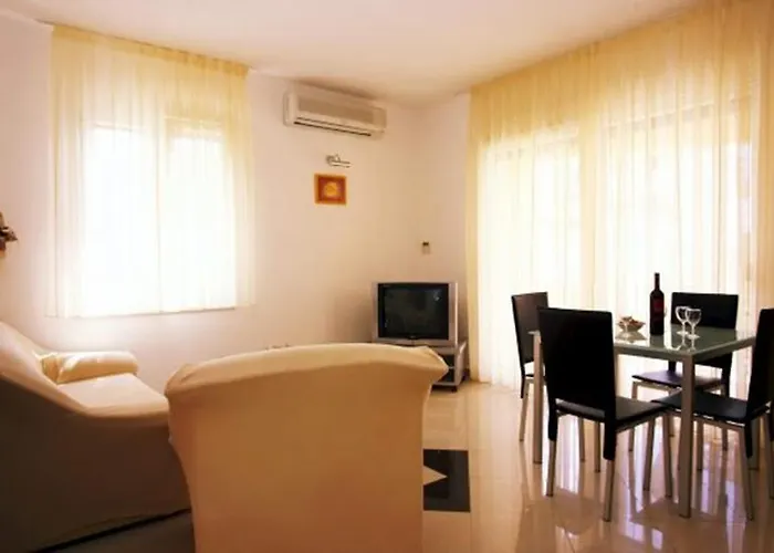 In With Sea View, Balcony, Air Conditioning, Wifi 858-2 자다르